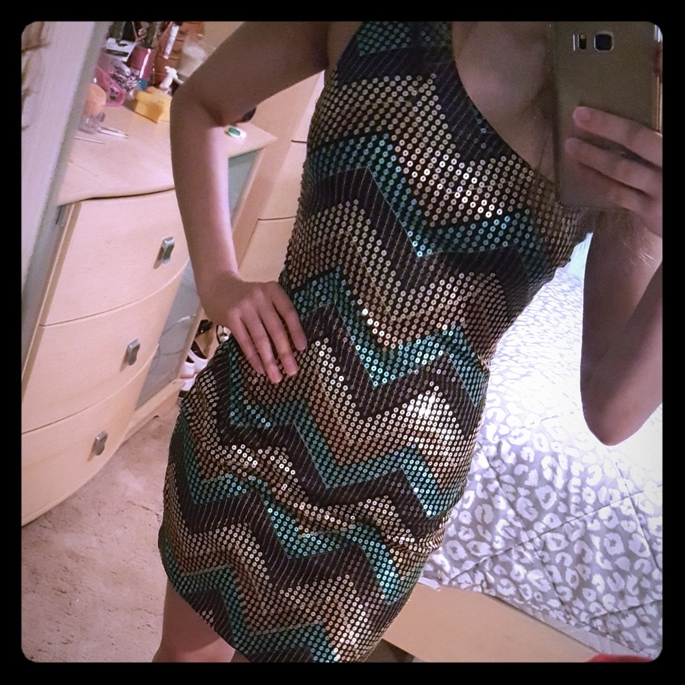 Gorgeous one shoulder sequin dress!